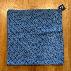 William Sonoma Basket Weave Pillow Cover 22inch
NWT